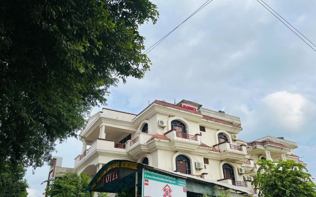 OYO 17284 Hotel Vrindavan Palace