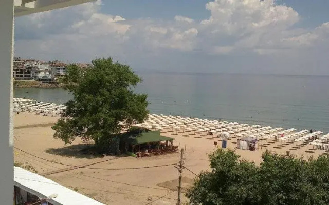 Azur Apartments