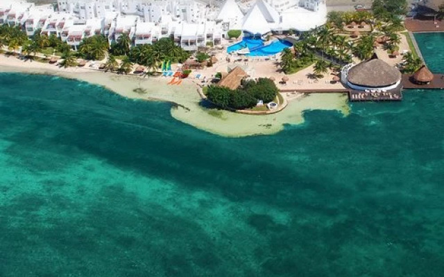Sunset Lagoon, Cancún, Mexico