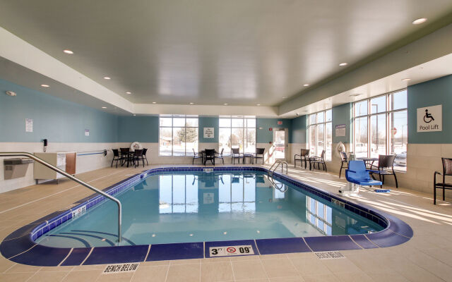 Holiday Inn Express & Suites Galesburg by IHG