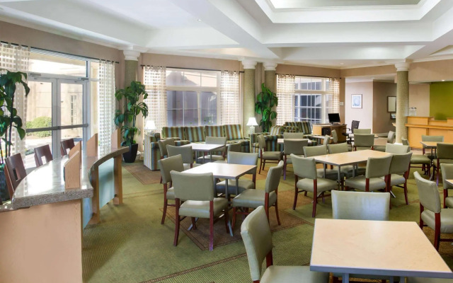La Quinta Inn And Suites By Wyndham Austin Southwest