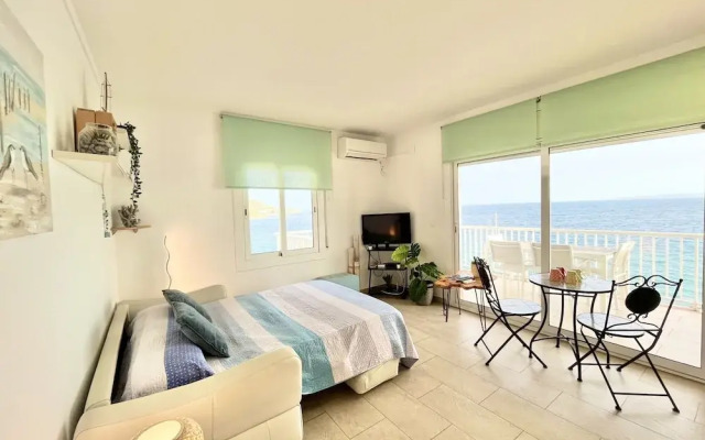 Pretty Apartment With Balcony