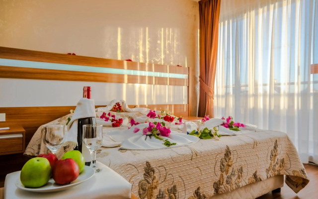Santa Marina Hotel