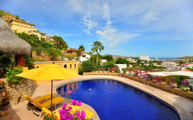 Walk to Cabo Marina & Downtown: Villa Mira Flores