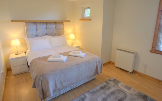 Knightsridge House Apartment