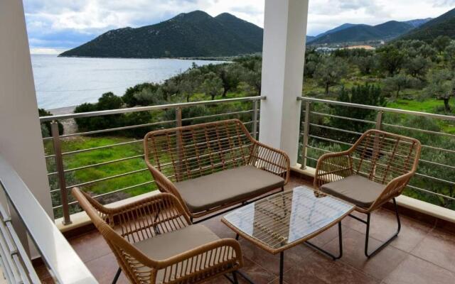 Nikole's Villa By The Sea