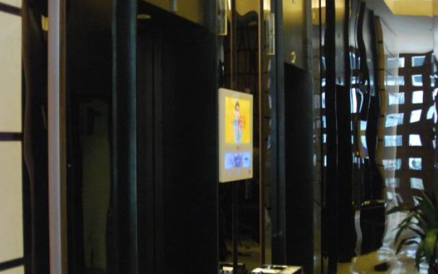Carnival CEO Hotel (Chengdu Tianfu 3rd Street Funian Square)