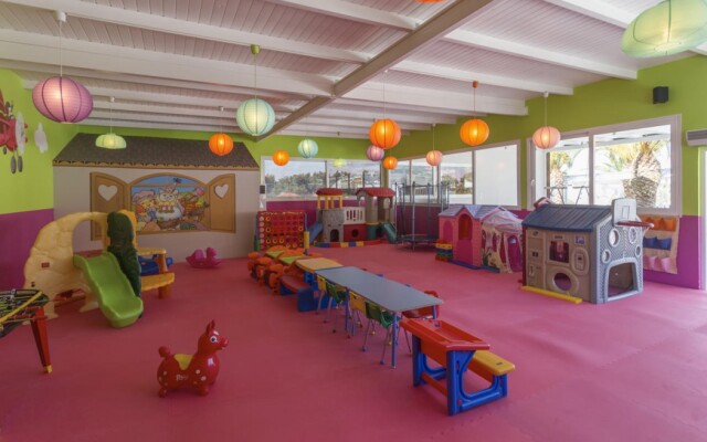 Lagomandra Beach Hotel and Suites