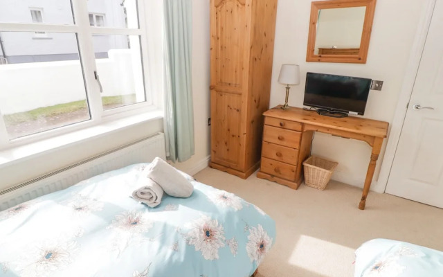 3 Strawberry Close
