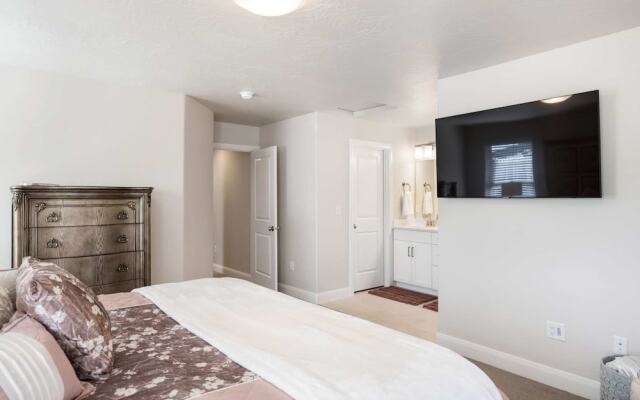 The Tree House 4 Bedroom Home