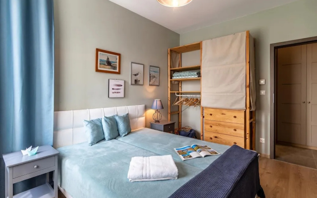 Lake Side Luxury – Steps to the Lake Lela