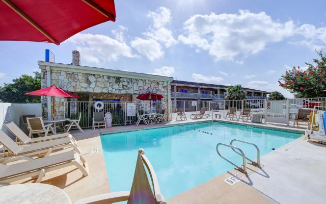 Motel 6 San Antonio, TX - Northwest Medical Center