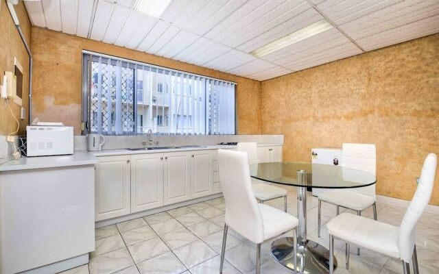 Conveniently Located Studio In Surfers Paradise