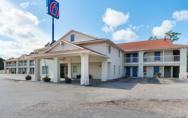 Motel 6 Livingston, TX