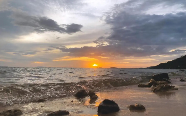 Sunset Beach Villas (Sha)