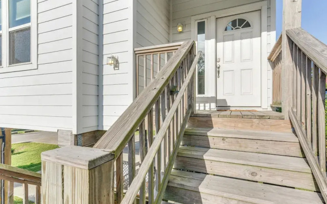 Seabrook Getaway w/ Balconies & Bay Views!