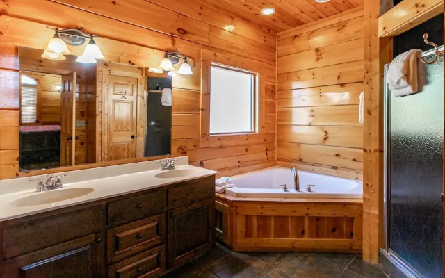 SmokyStays 6 Bedroom Cabin