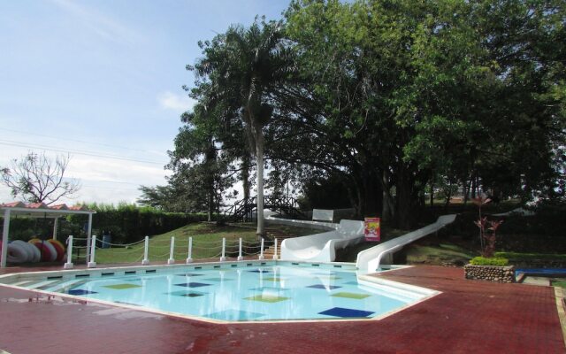 Lake House Resort
