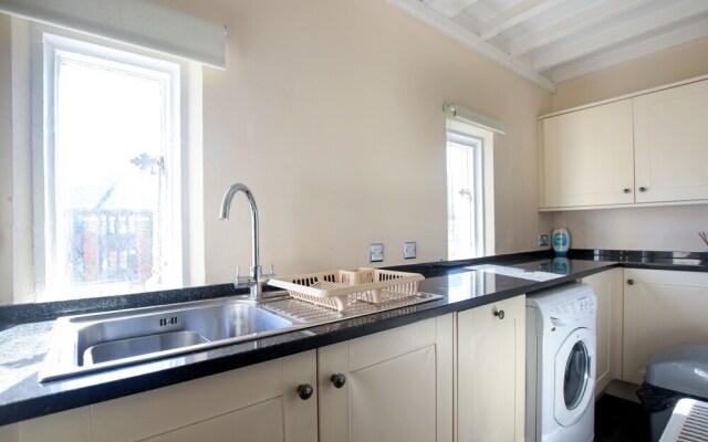 Centrally-located Flat in Stunning Period Building