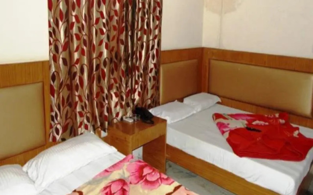 OYO 12739 Mahesh Inn