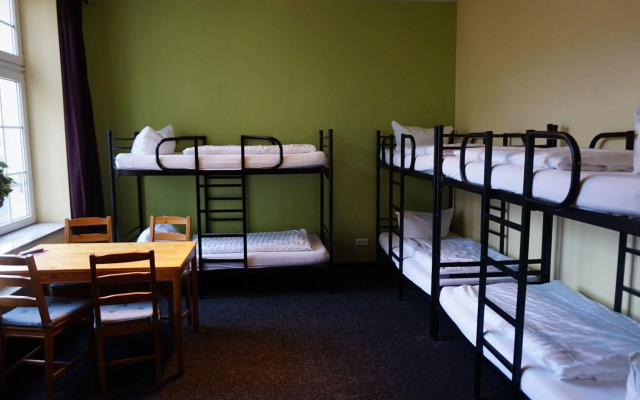 Singer109 Hotel & Hostel