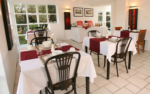 Art Gallery Guest House - Thandekayo