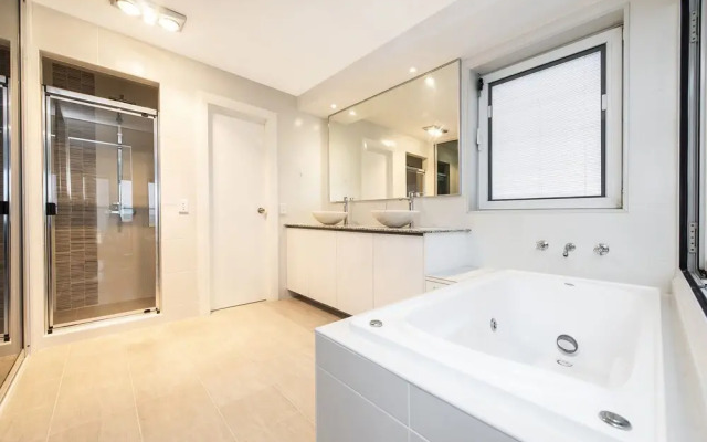 Ocean Surf - Luxury Apartment With Ocean Views