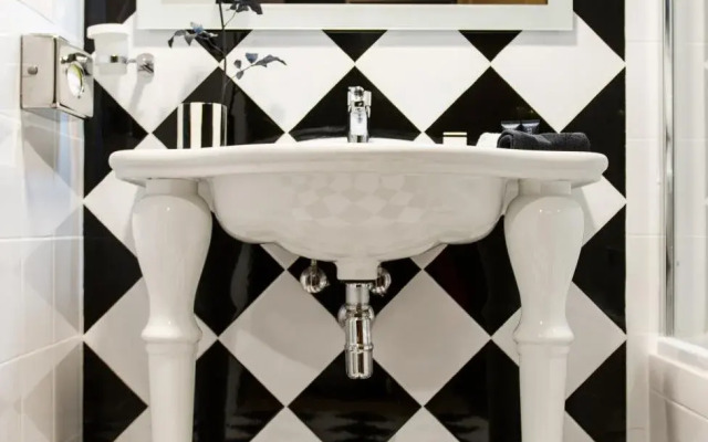 AX The Victoria Hotel