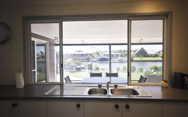 Bribie Island Canal Holiday Destination!