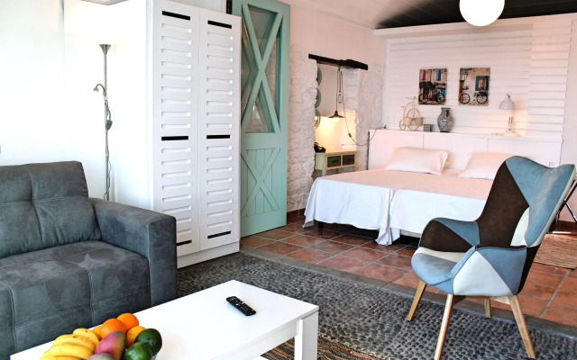 Beachfront cottage in sunny Calheta – the ideal hideaway | Cottage do Mar