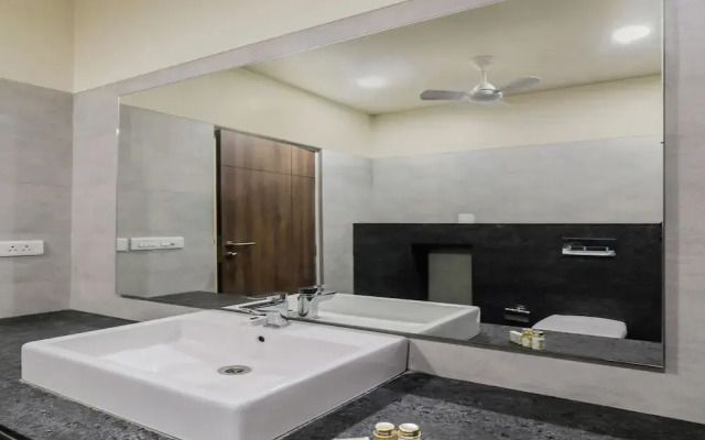 Capital O 17305 Hotel Fleur
