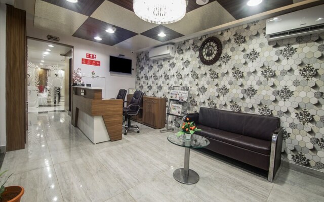 OYO 15582 Hotel Vrinda Regency