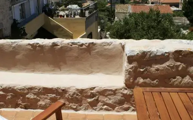 To Karavi Guesthouse