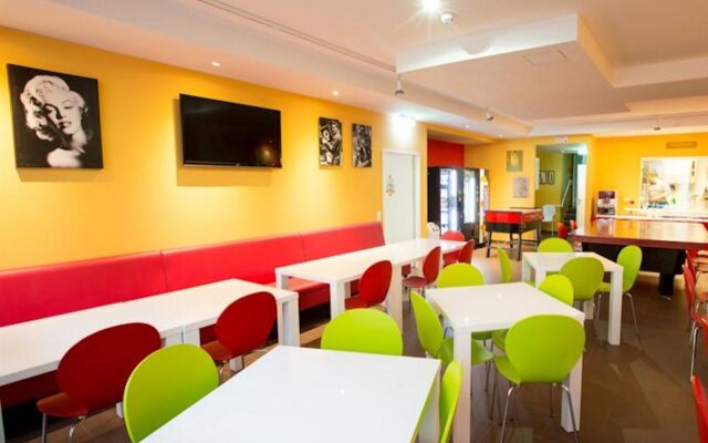 A&T Hotel & Hostel
