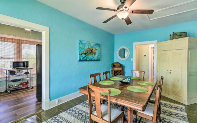2 Mi to Beach & Seawall: Quaint Home in Galveston!
