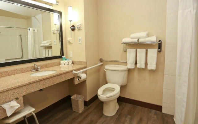 Holiday Inn Express & Suites - Vernon by IHG