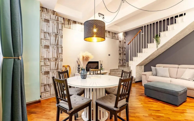 Design Villa With Parking, Navigli Area, Milan