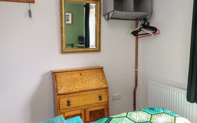 Bwthyn Gwyn Ty'n Y Pant