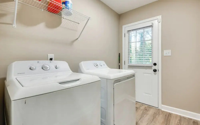 Modern Atlanta Vacation Rental Near Downtown!