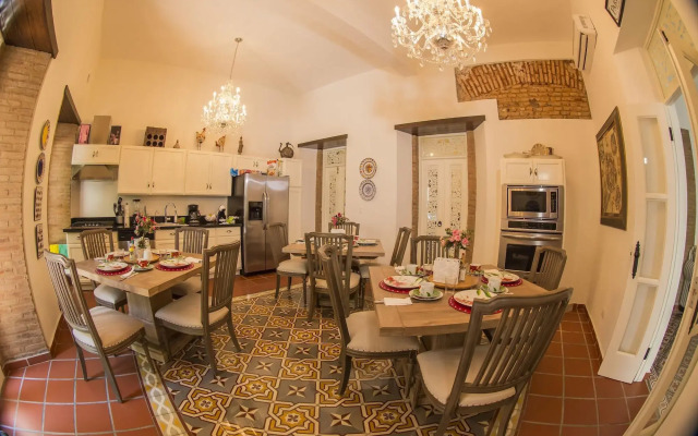 Colonial 154 H Boutique