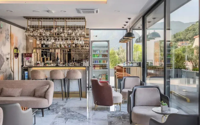 Montenegro Lodge