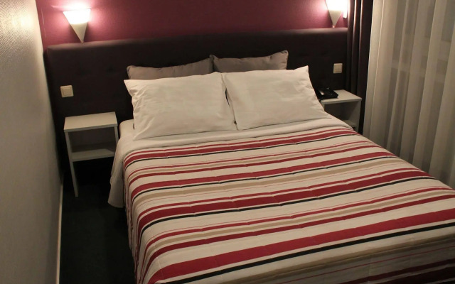 Yasha Hotel