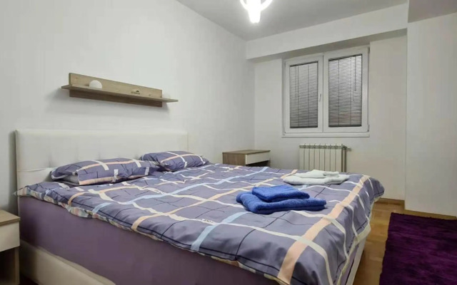 Stylish Violet & Modern Apartment