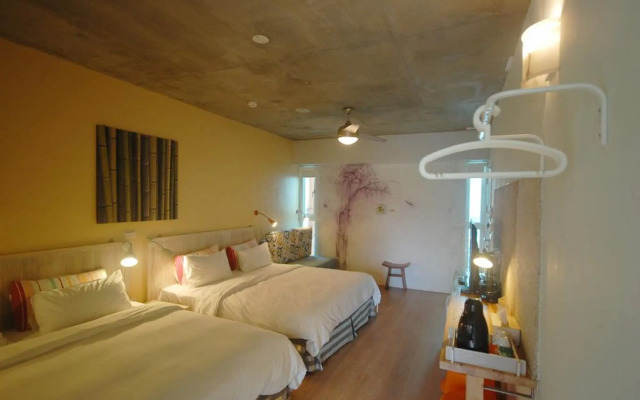 Orange Moon Inn