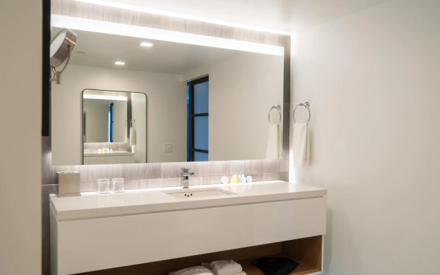The Windsor Suites