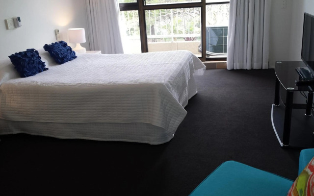 Kirribilli Riverfront Apartments