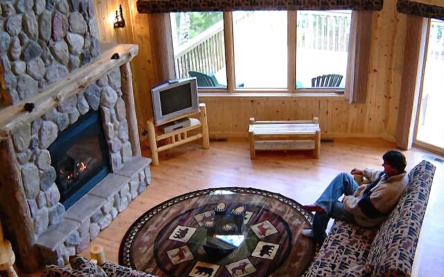 Timber Bay Lodge & Houseboats