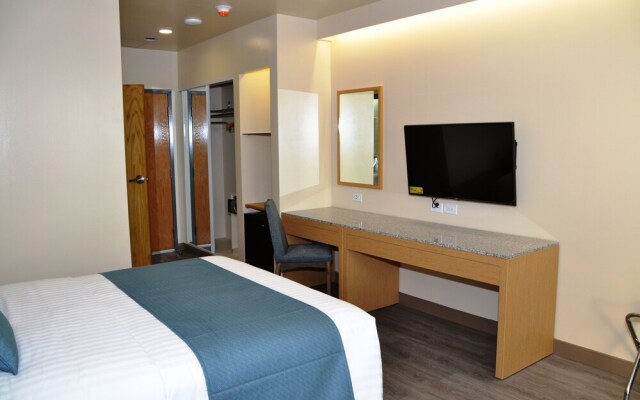 West Plaza Hotel at Lebuu Street