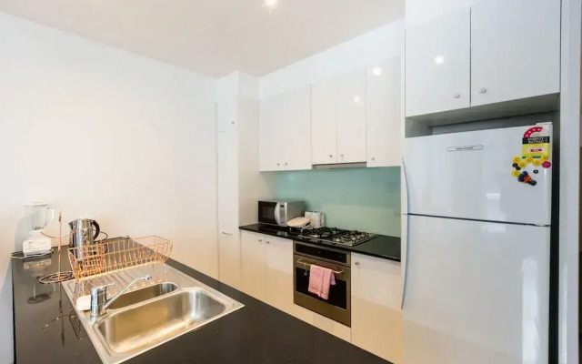 MEGAN, 2BDR Melbourne Apartment