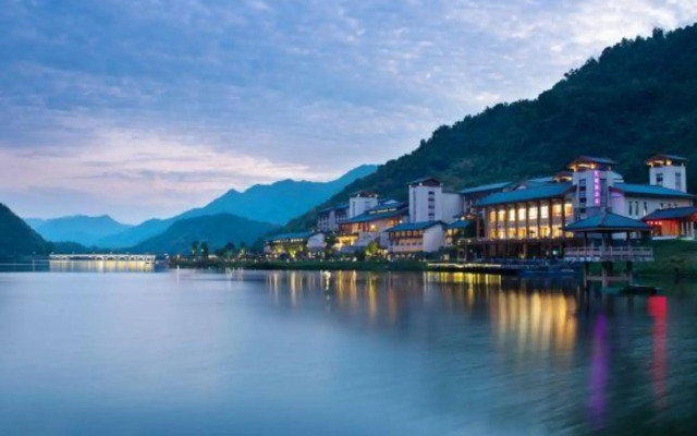 BJG Swan Lake Hot Spring Hotel